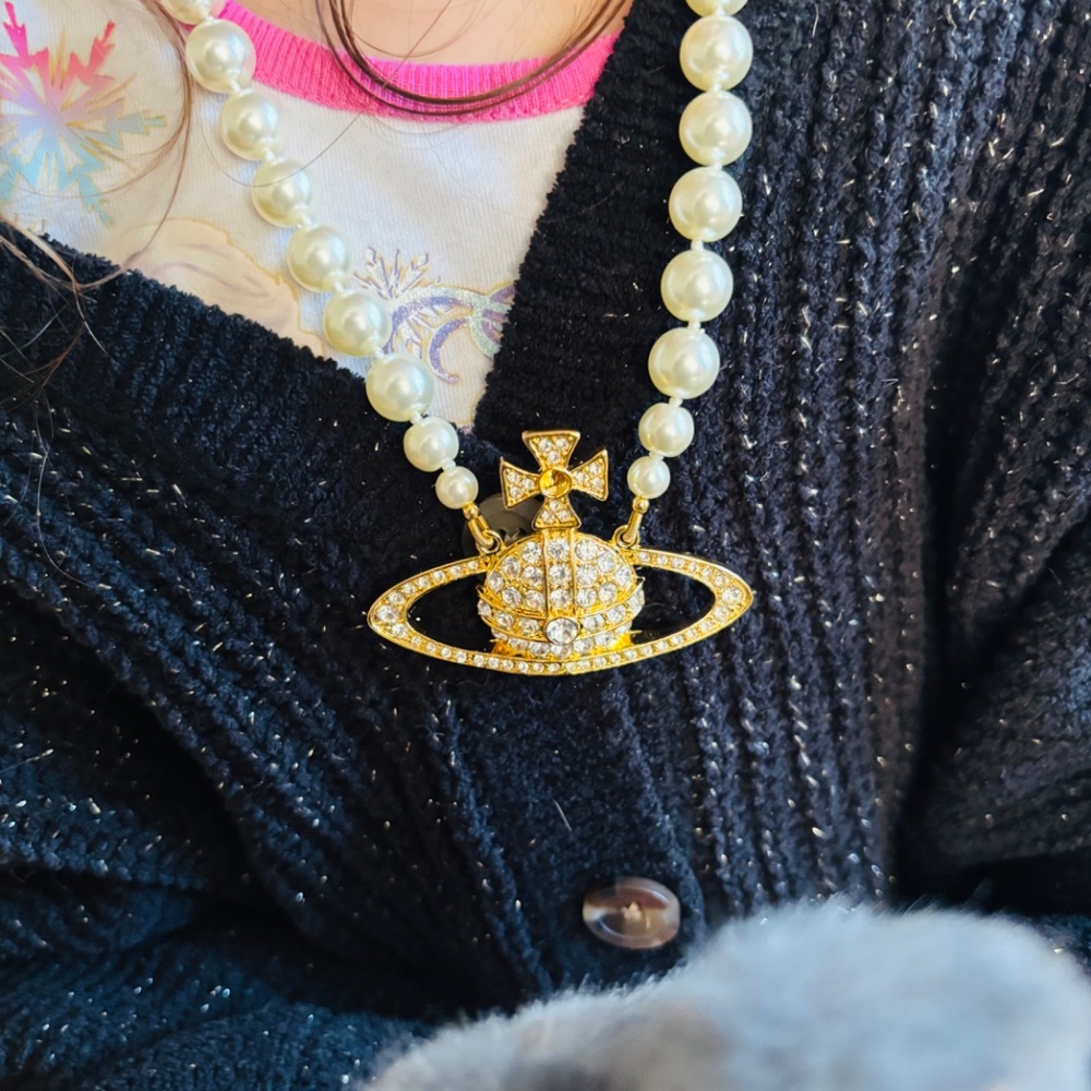 Vivienne Westwood Jumbo Pearl Saturn Orb Gold Austrian Crystal Necklace - Picture 11 of 12